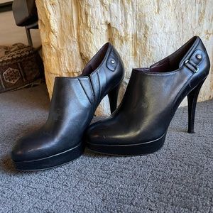 STUART WEITZMAN 4” shooties/heels sz 9